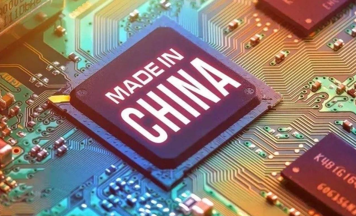 国内芯片制造传出好消息，上海中高端光刻机投入！