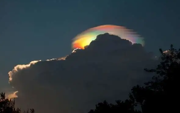 土耳其地震前天空出现的蓝光