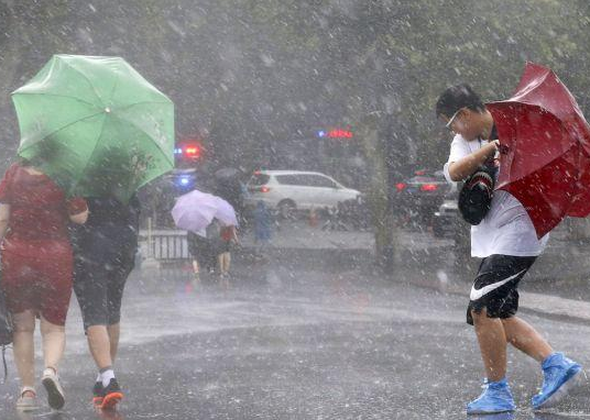 全国发生高温和暴雨天气是什么原因？