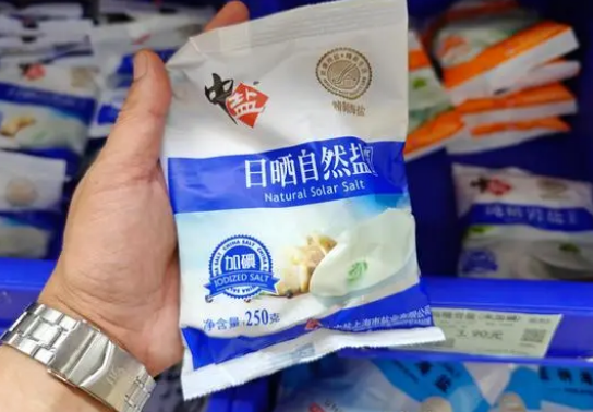 日本排放核污水后、台湾群众抢购食用盐！