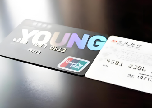 这两年使用信用卡的群体变少了吗！
